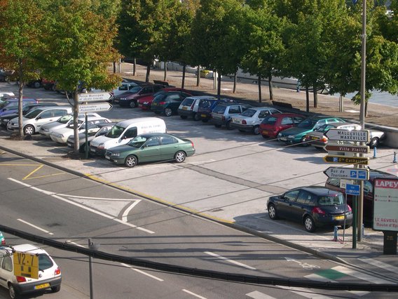  parking au bord du canal